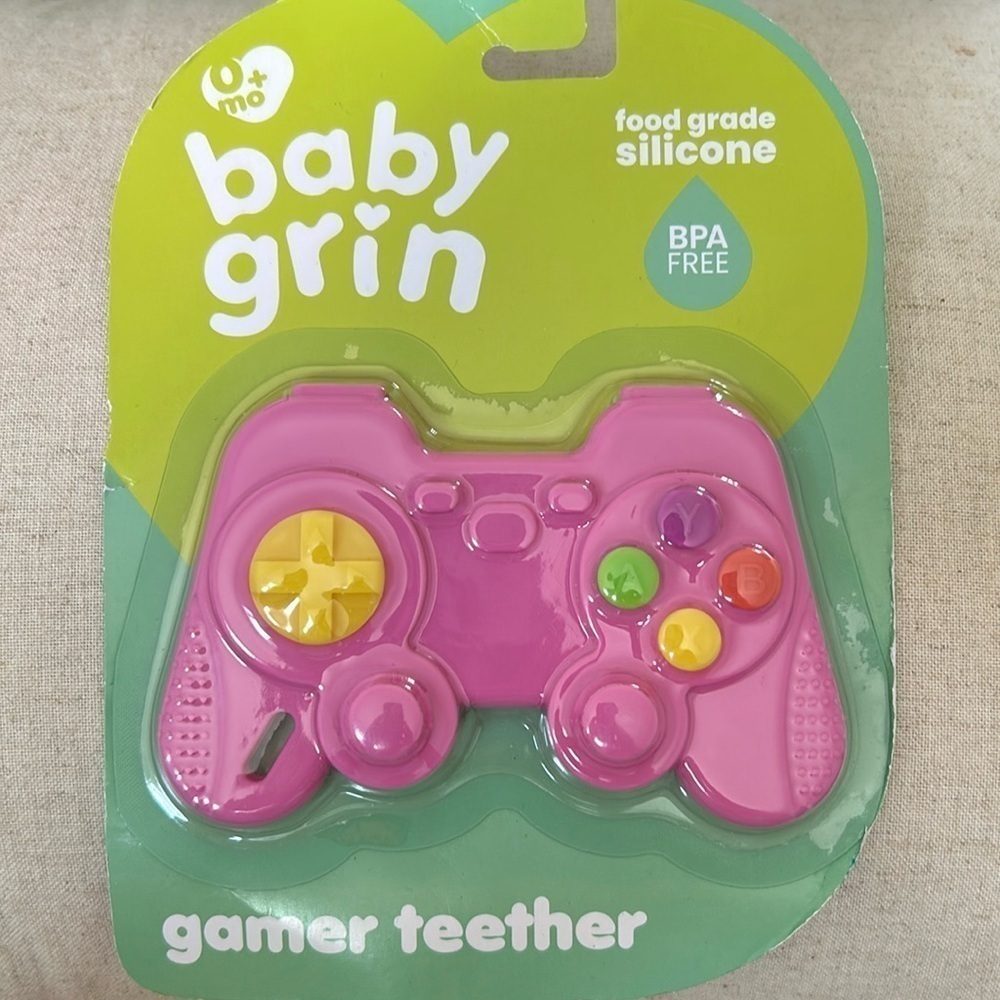 Baby Grin Food Grade Silicone Gamer TEETHER / BPA FREE/ BRAND NEW